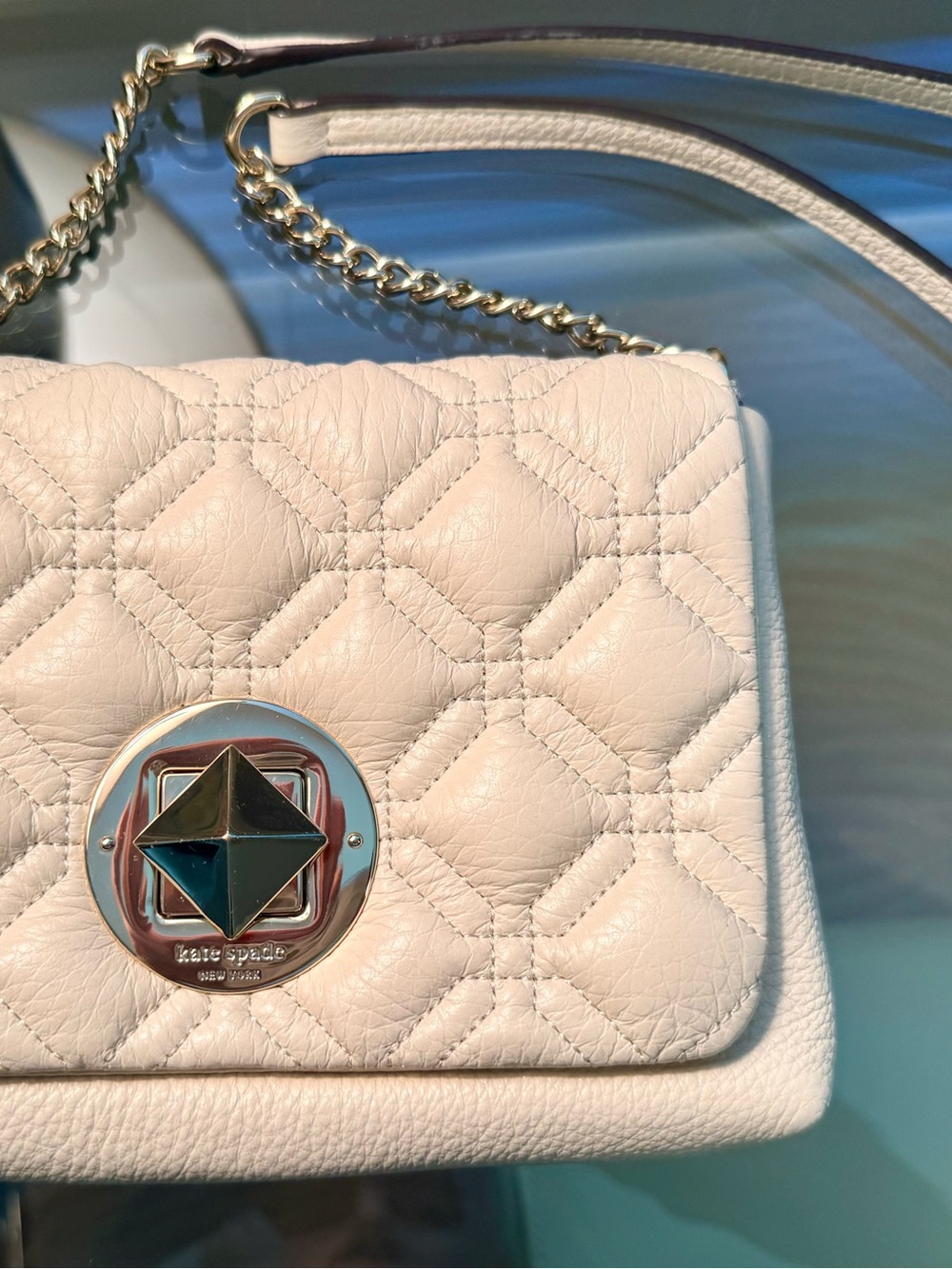 Kate Spade Cream Quilted Leather Crossbody Bag with Gold Turn-Lock - Picture 5 of 8